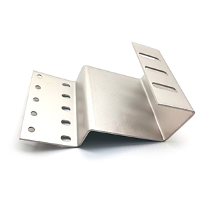 لوحة سقف من البلاط الشمسي مثبتة على حامل من الفولاذ المقاوم للصدأ خطاف سقف شمسي 